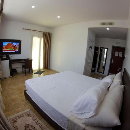Trajan Hotel Timgad Bagian luar foto