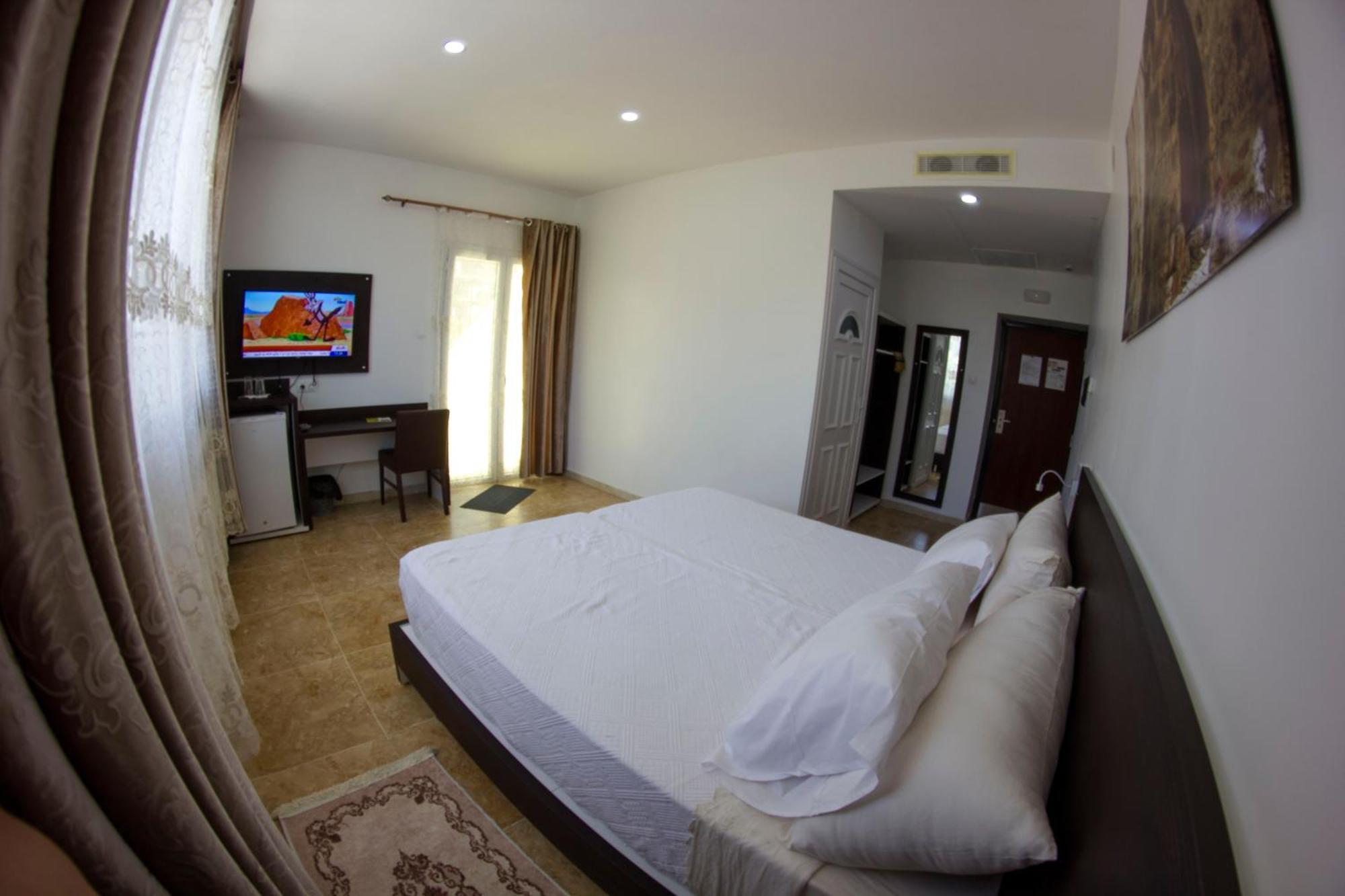 Trajan Hotel Timgad Bagian luar foto